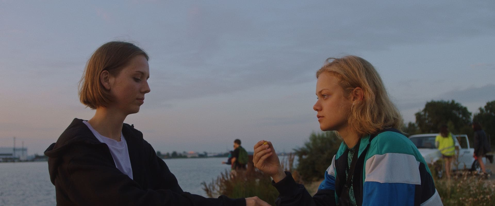 دانلود فیلم Neon Spring 2022 (نئون اسپرینگ 2022) بدون سانسور با زیرنویس فارسی