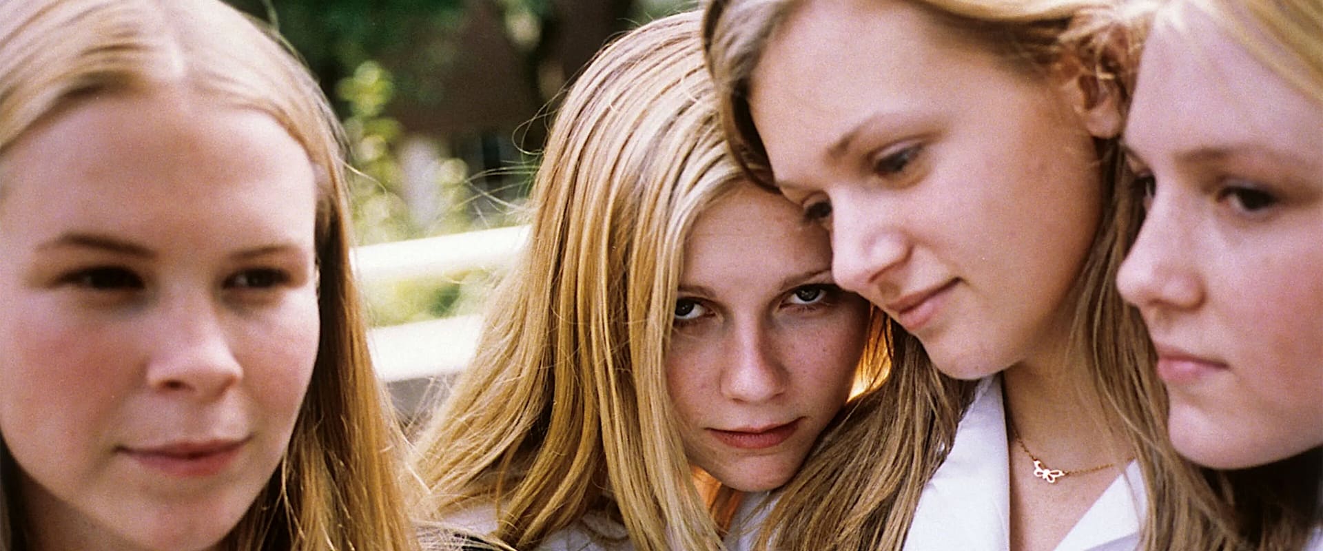 دانلود فیلم The Virgin Suicides 1999 (خودکشی باکره‌ها 1999) بدون سانسور با زیرنویس فارسی