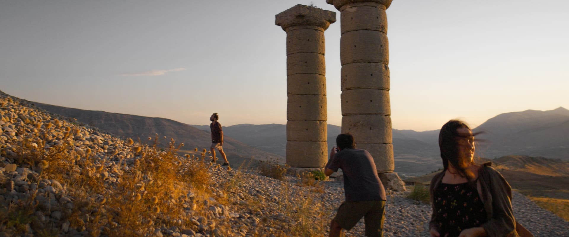 دانلود فیلم About Dry Grasses 2023 (روی علف‌های خشک 2023) بدون سانسور با زیرنویس فارسی