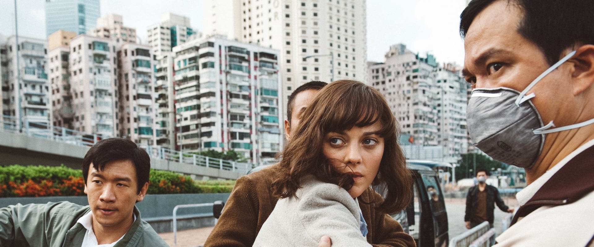 دانلود فیلم Contagion 2011 (شیوع 2011) بدون سانسور با زیرنویس فارسی