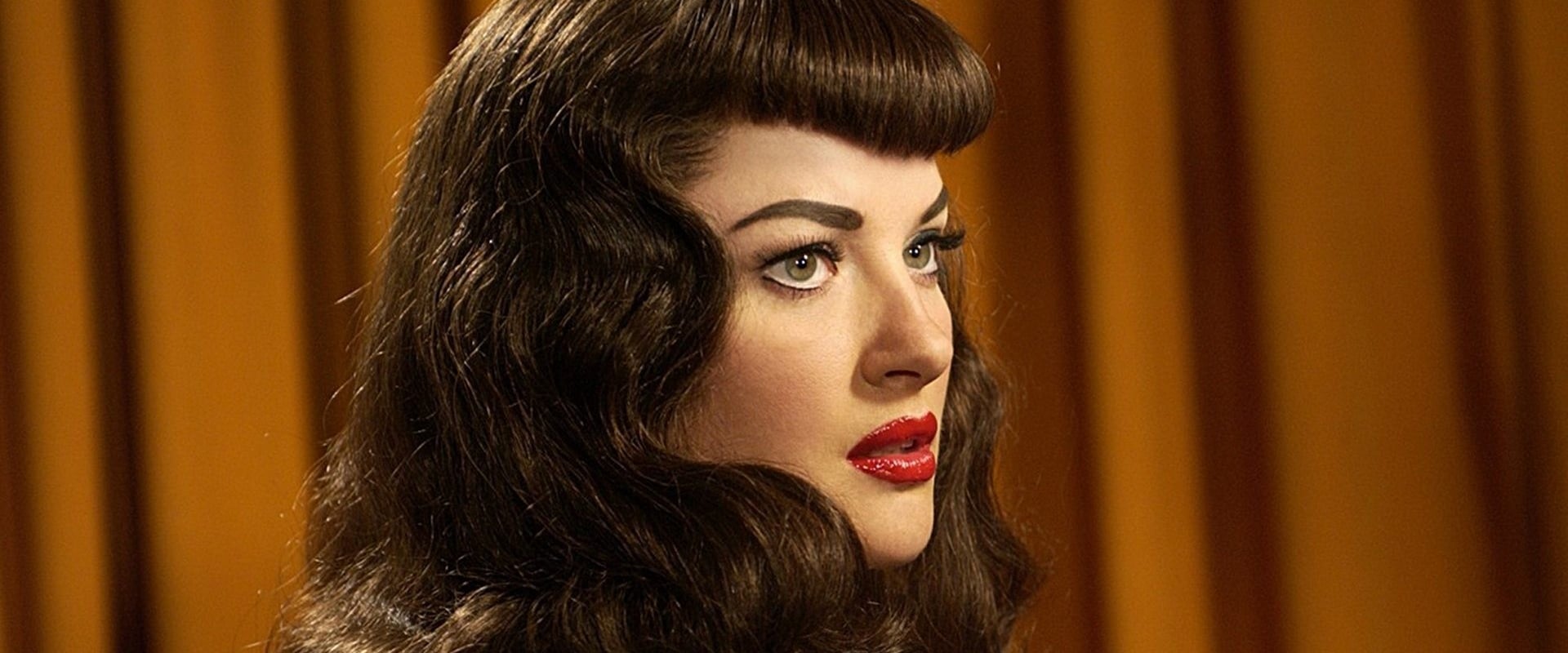 دانلود فیلم The Notorious Bettie Page 2005 (بتی پیج معروف 2005) بدون سانسور با زیرنویس فارسی