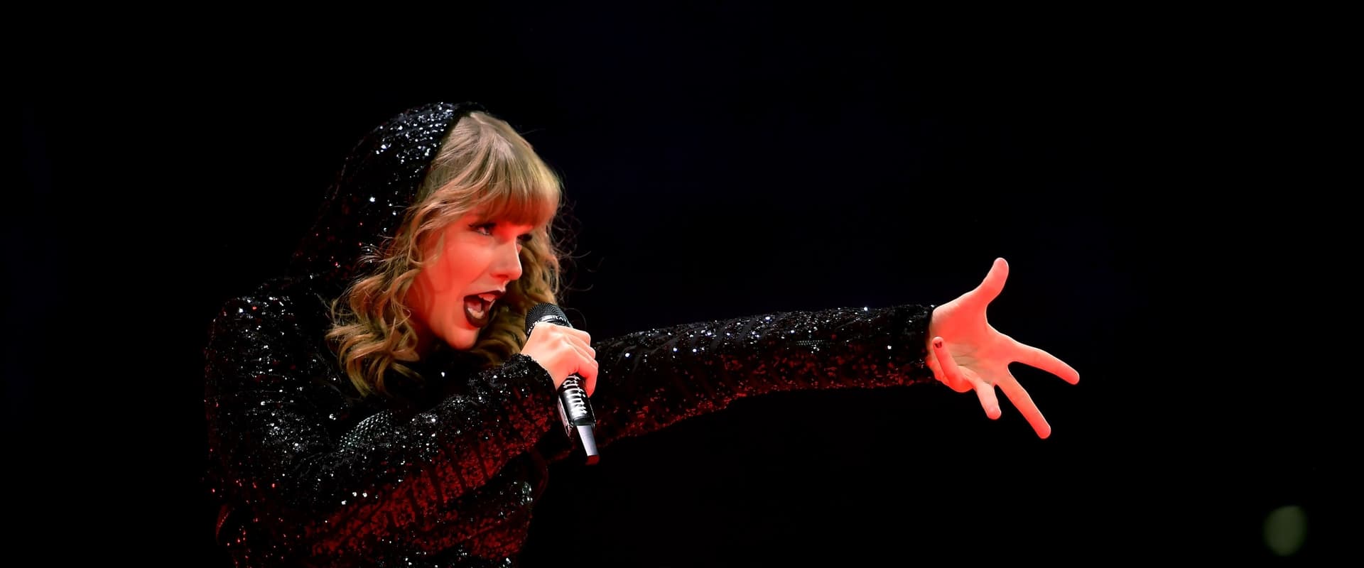 دانلود فیلم Taylor Swift: Reputation Stadium Tour 2018 (تور جهانی اعتبار 2018) بدون سانسور با زیرنویس فارسی