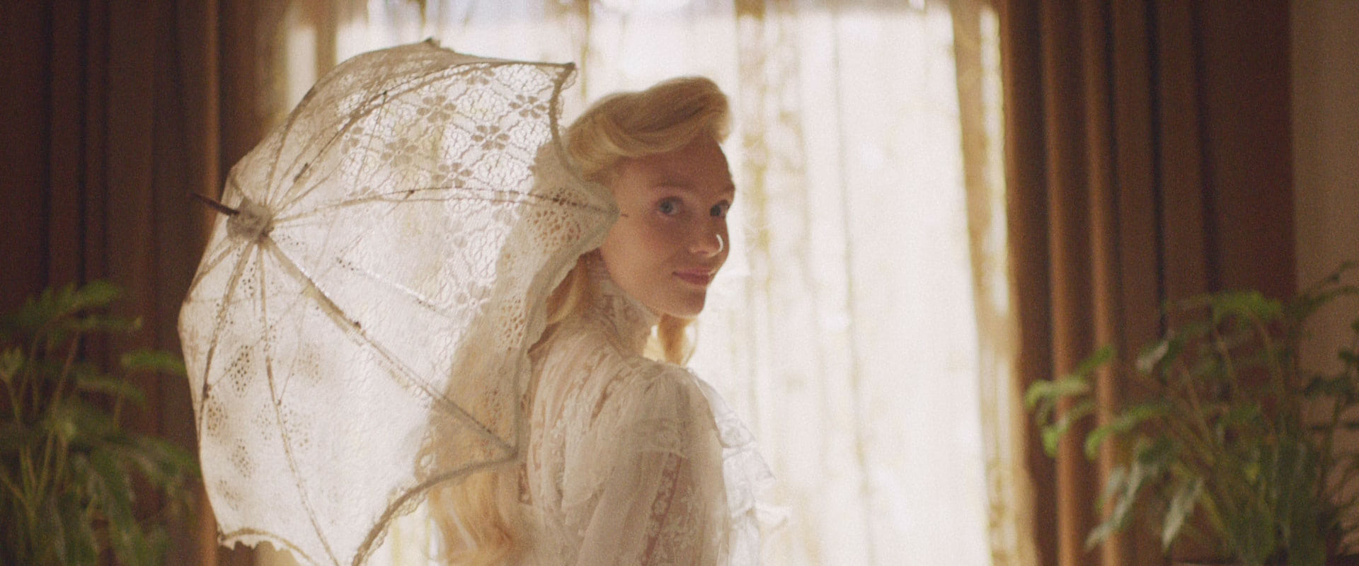 دانلود فیلم The Go-Between 2015 (واسطه 2015) بدون سانسور با زیرنویس فارسی