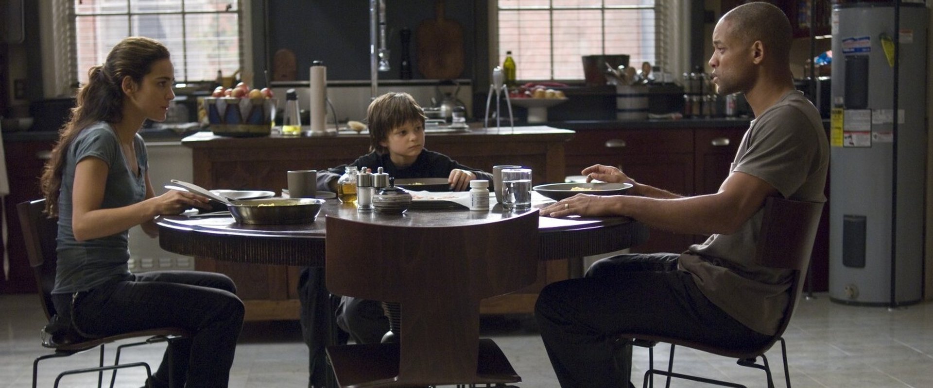 دانلود فیلم I Am Legend 2007 (من افسانه هستم 2007) بدون سانسور با زیرنویس فارسی