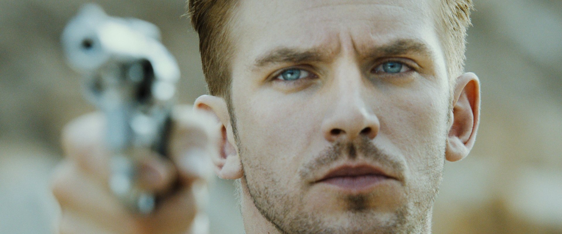 دانلود فیلم The Guest 2014 (میهمان 2014) بدون سانسور با زیرنویس فارسی