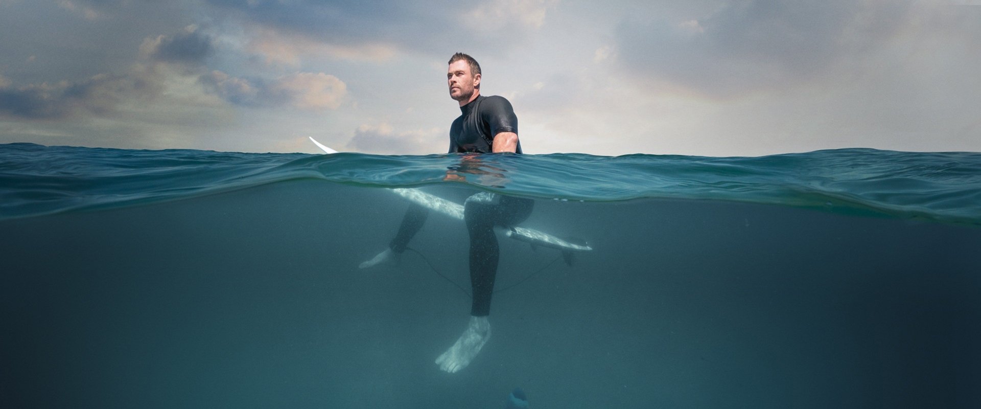 دانلود فیلم Shark Beach with Chris Hemsworth 2021 (ساحل کوسه با کریس همسورث 2021) بدون سانسور با زیرنویس فارسی