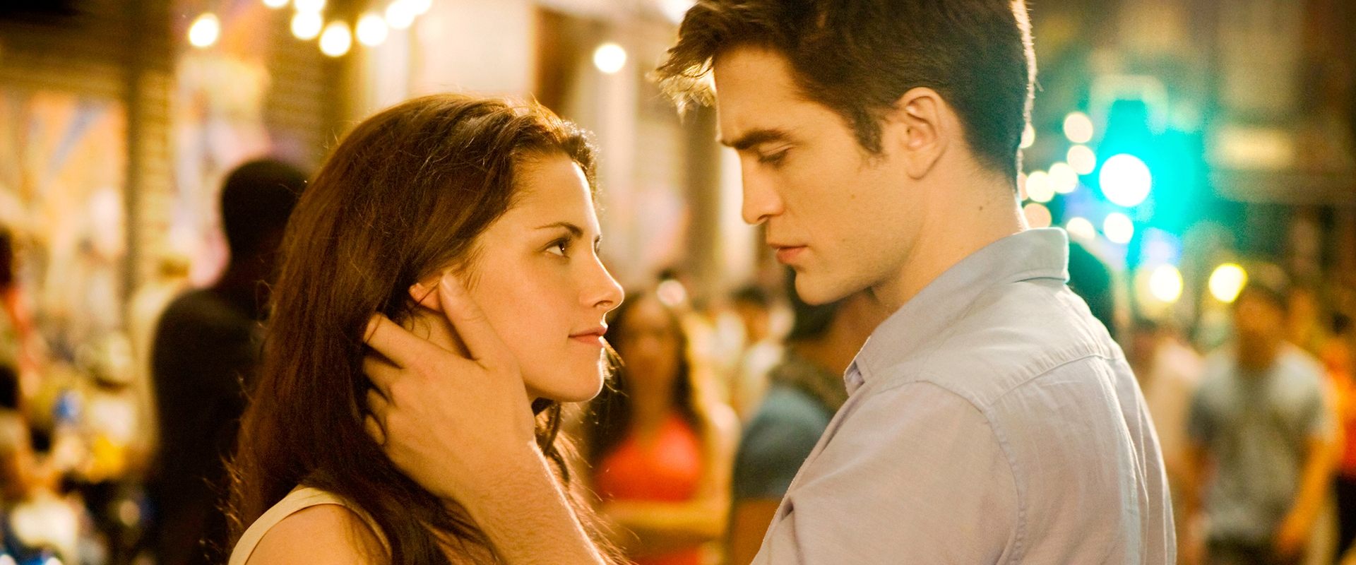 دانلود فیلم The Twilight Saga: Breaking Dawn-Part 1 2011 (گرگ‌ومیش: سپیده‌دم – قسمت اول 2011) بدون سانسور با زیرنویس فارسی