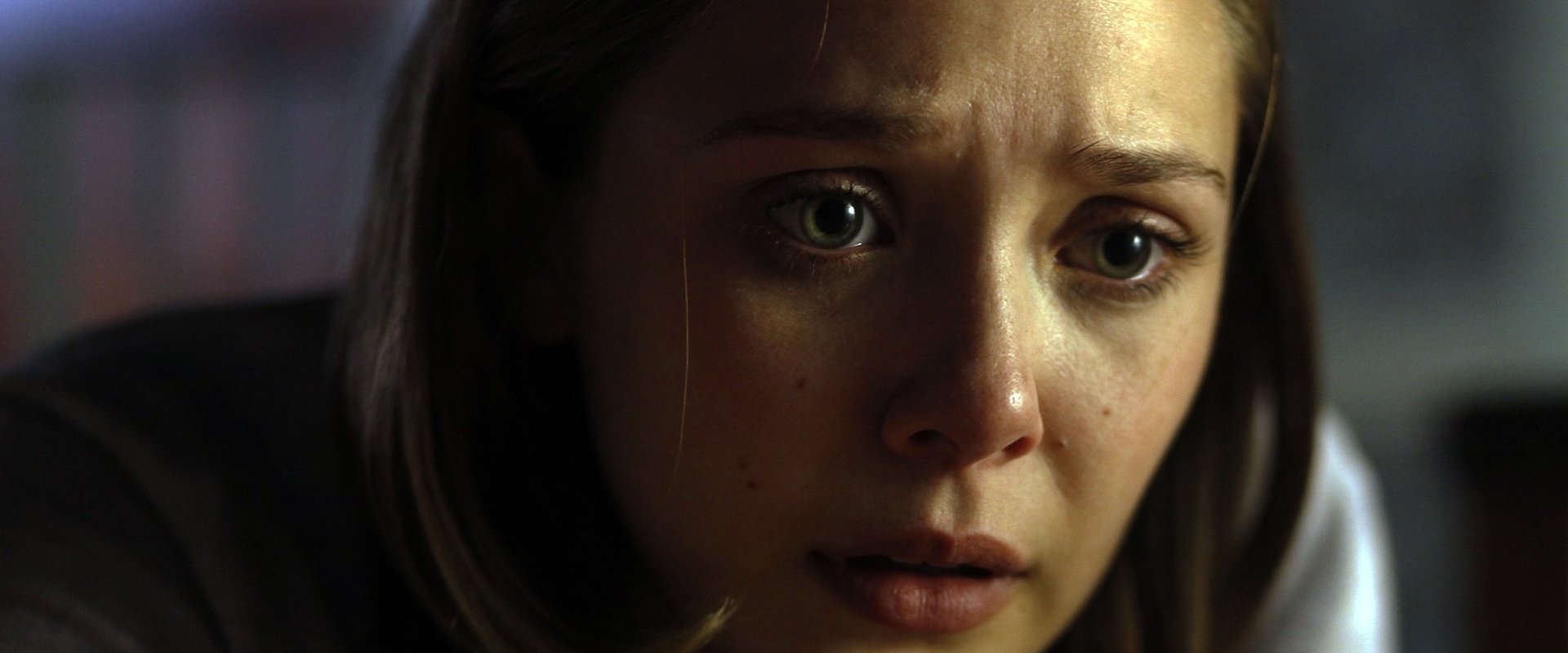 دانلود فیلم Silent House 2011 (خانه ساکت 2011) بدون سانسور با زیرنویس فارسی