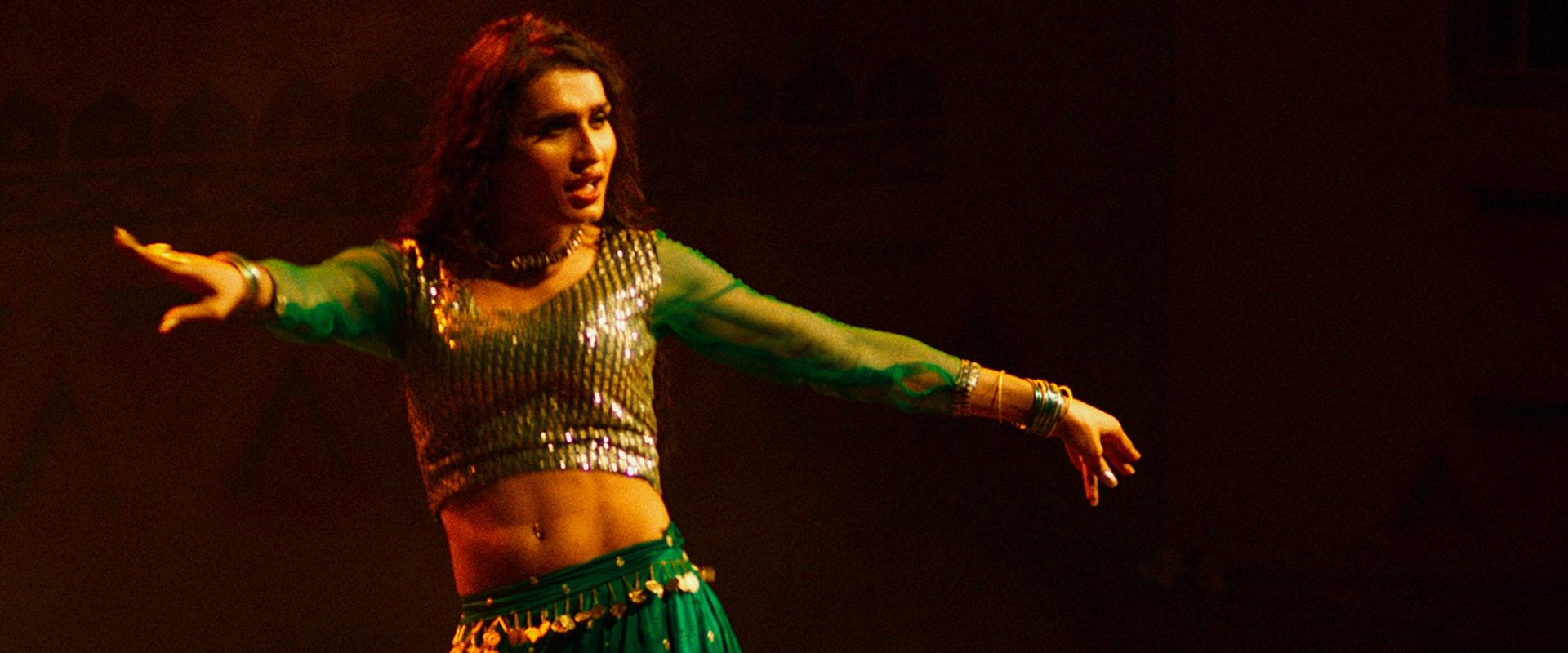 دانلود فیلم Joyland 2022 (جویلند 2022) بدون سانسور با زیرنویس فارسی