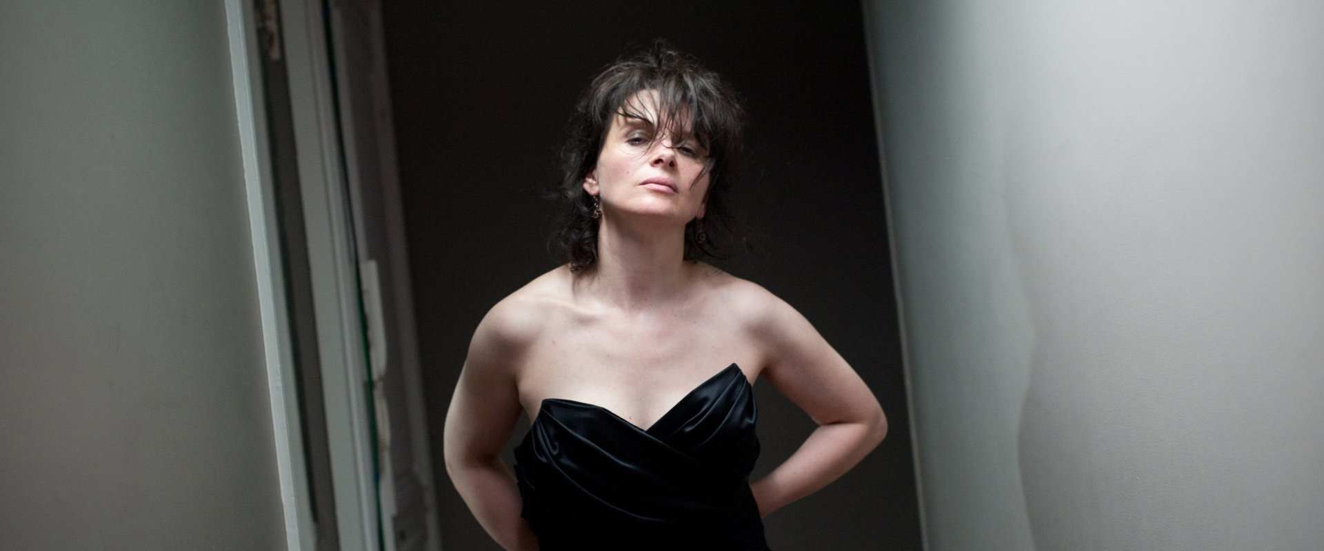 دانلود فیلم Elles 2011 (آنان 2011) بدون سانسور با زیرنویس فارسی