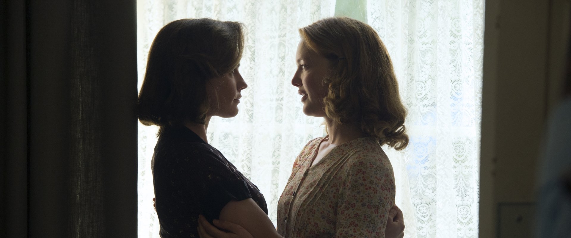 دانلود فیلم Tell It to the Bees 2018 (این را به زنبورها بگو 2018) بدون سانسور با زیرنویس فارسی