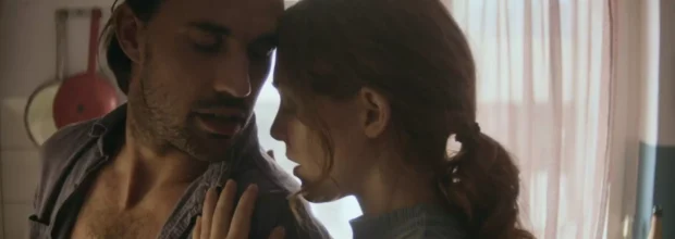 نقد فیلم 99 Moons 2022: آیا عشق می‌تونه تفاوت‌های عمیق رو پر کنه یا فقط درد میاره؟