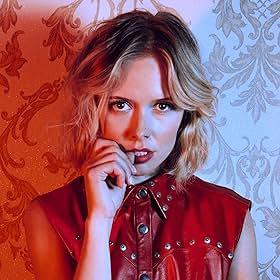 Amelia Eve